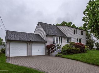 912 Green Grove Rd, Neptune, NJ 07753