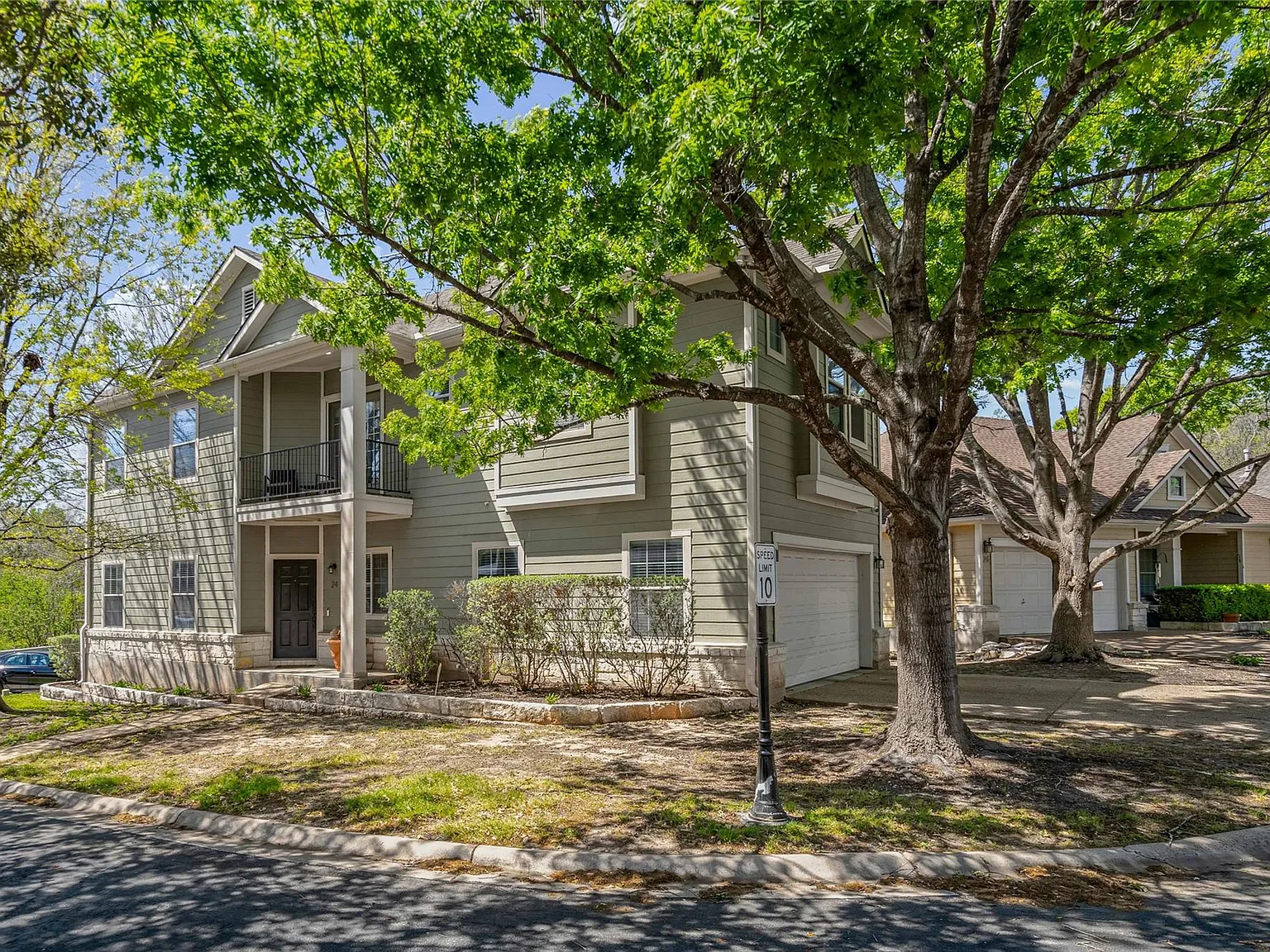 3 bed, 2.5 bath, 1785 sqft, $3,300 — Photo 3