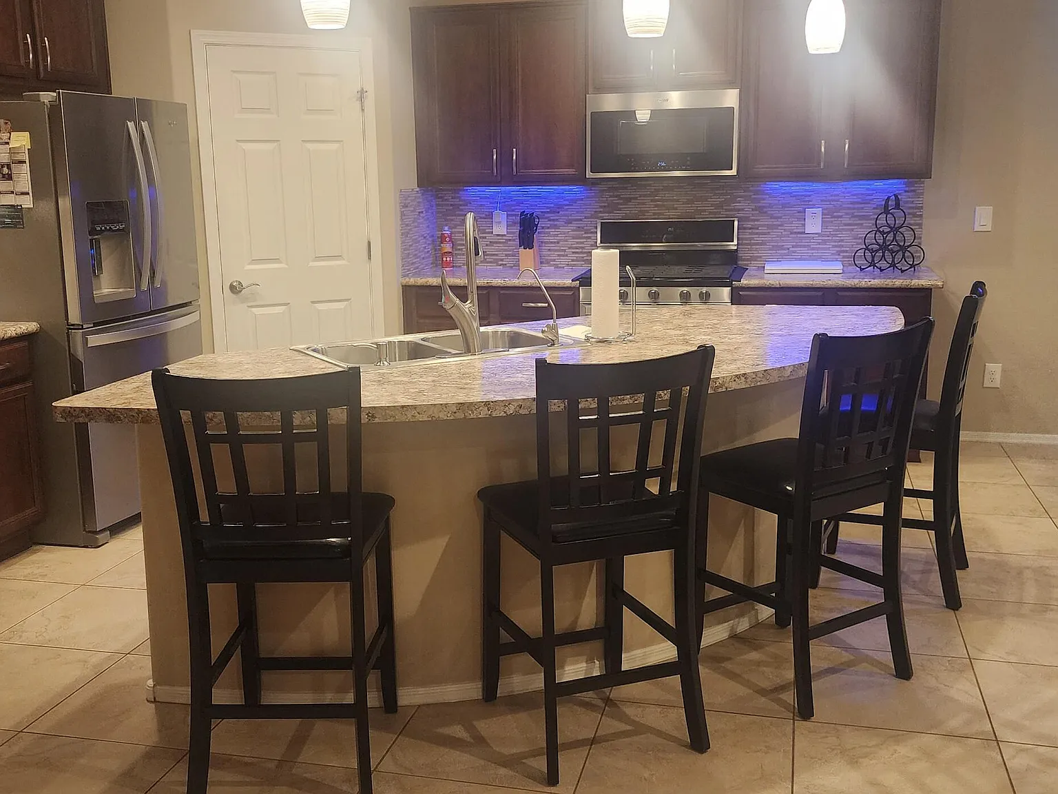 2 bed, 2.0 bath, 1561 sqft, $2,500 — Photo 2