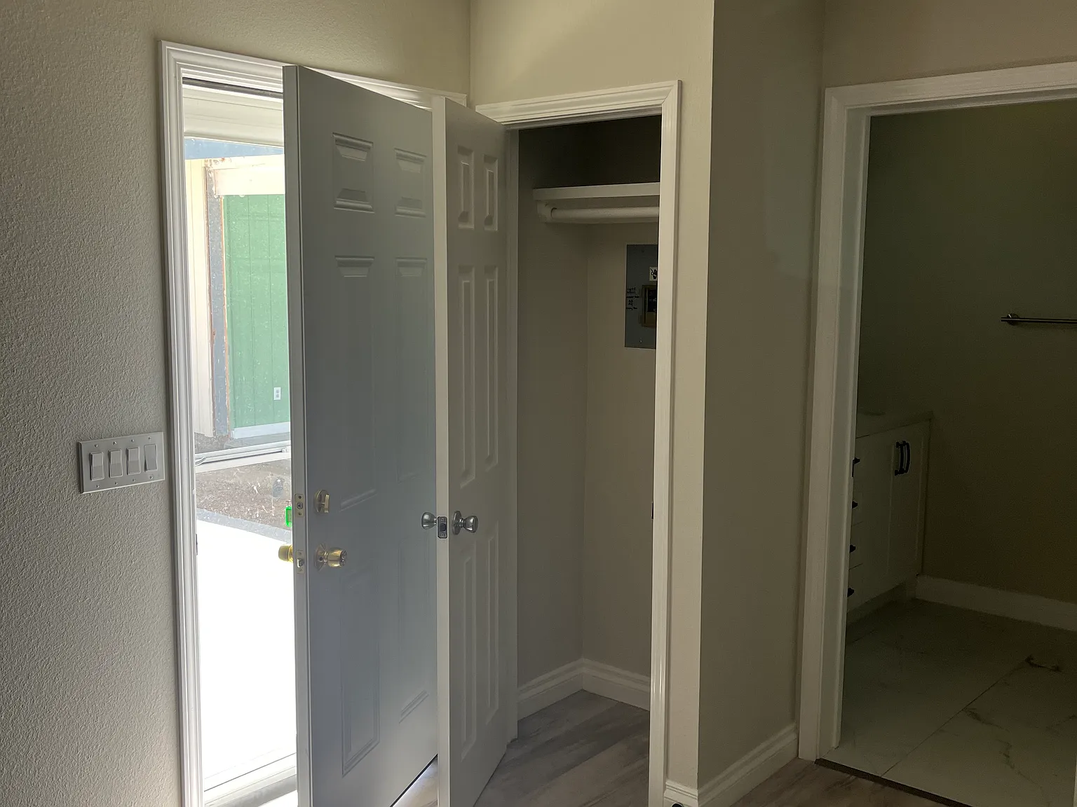2 bed, 800 sqft, $2,400 — Photo 2