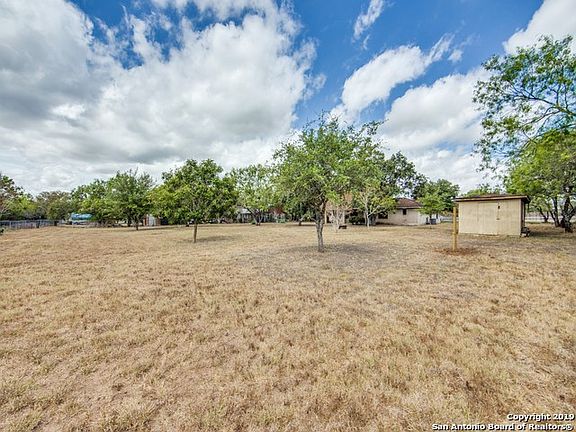 5th image of 113 Oaklane Dr
