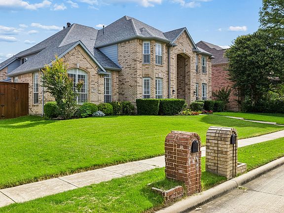 3rd image of 3809 Brookfield Dr
