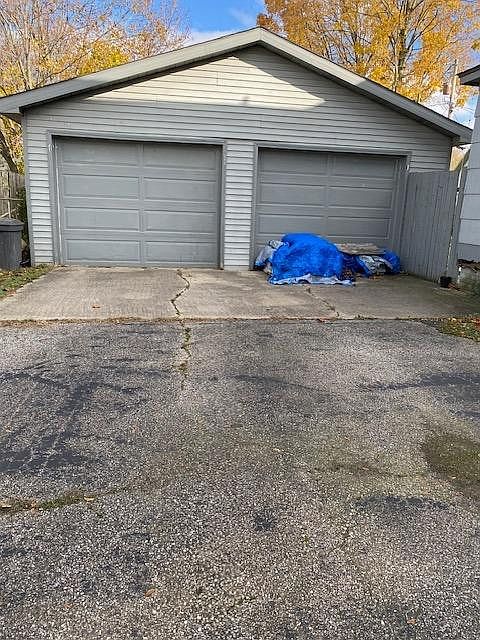 2nd image of 109 D St