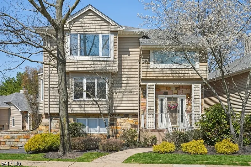 143 Clarken Dr photo 1