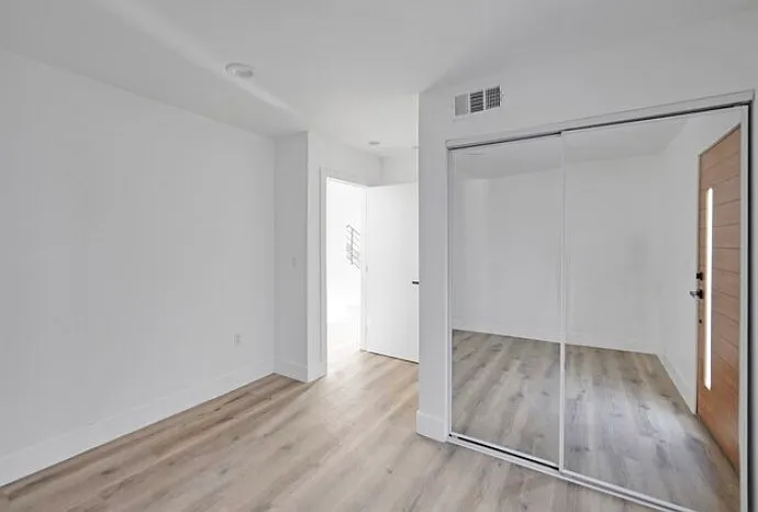 1148 N Sycamore Ave — Photo 18