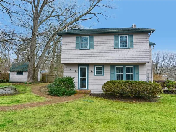 21 Neptune Dr, Saunderstown, RI 02874