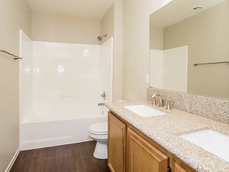 4933 Royal Lake Ave — Photo 14