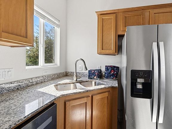 5th image of 1021 S Main St #21