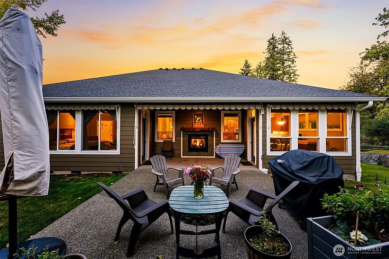 5th image of 1106 15th Avenue SW
