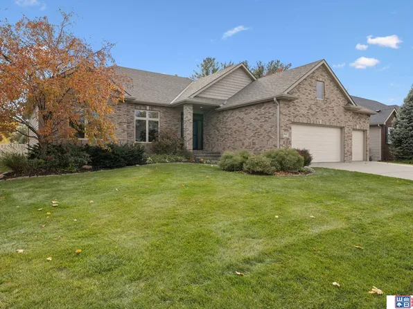 7957 Nob Hill Rd, Lincoln, NE 68516