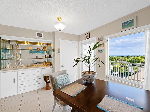 3rd image of 2611 N Riverside Drive #702