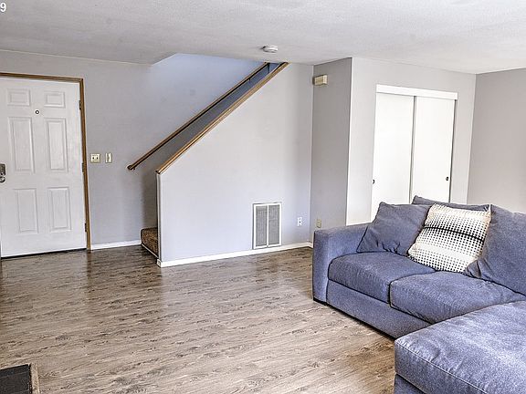 4th image of 15403 NE 47th Cir
