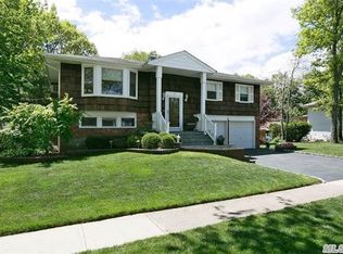 15 Huntington Ave, Kings Park, NY 11754
