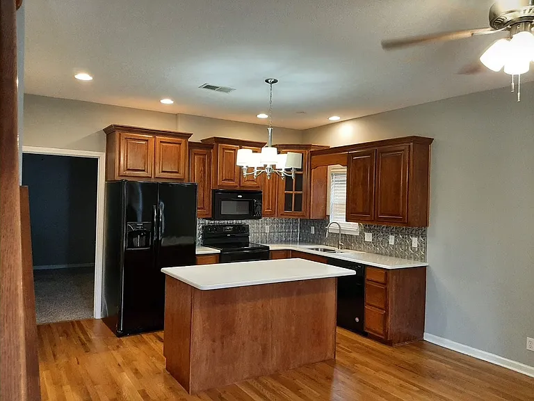 1000 Indian Ridge Cir #1000 — Photo 2