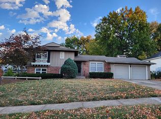 9139 Somerset Dr, Overland Park, KS 66207