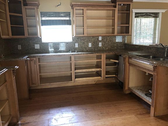 5th image of 808 Sea Cove St