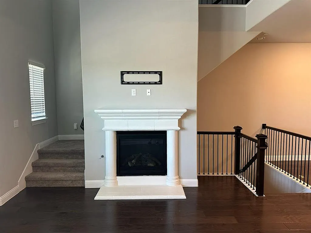 3 bed, 3.5 bath, 2101 sqft, $3,200 — Photo 4