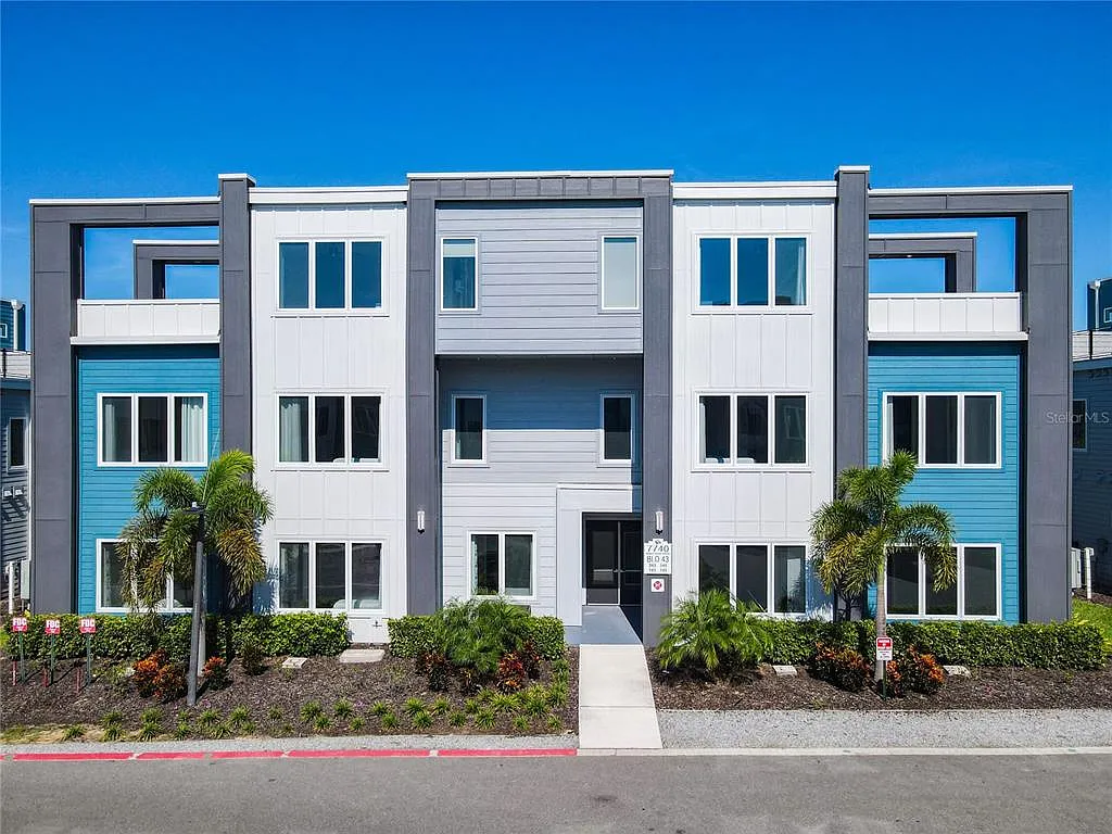 5 bed, 4.0 bath, 2630 sqft, $4,300 — Photo 1