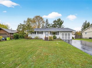 208 Deerwood Dr, Baldwinsville, NY 13027