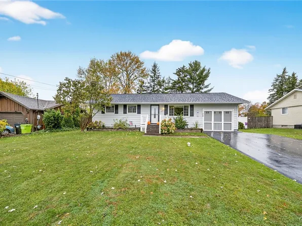 208 Deerwood Dr, Baldwinsville, NY 13027