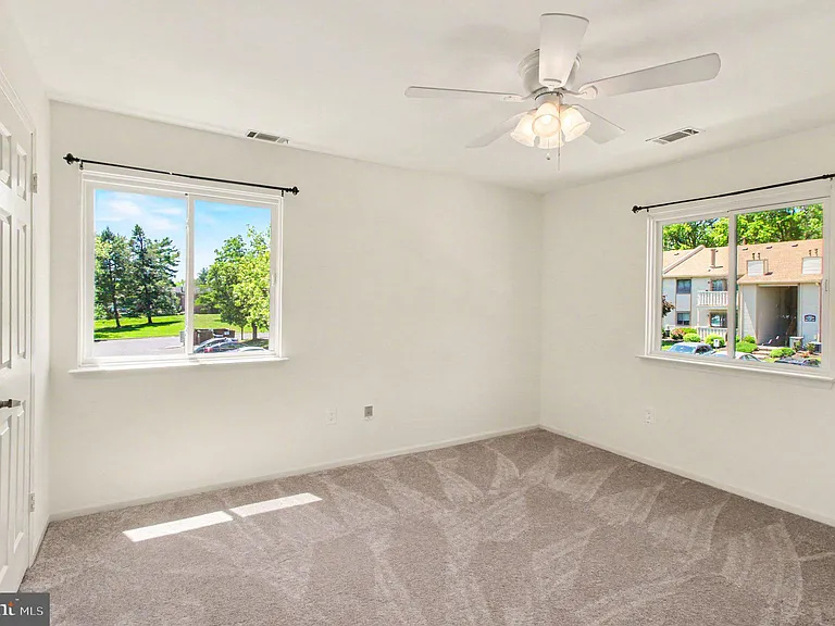 902 Dogwood Ct — Photo 14