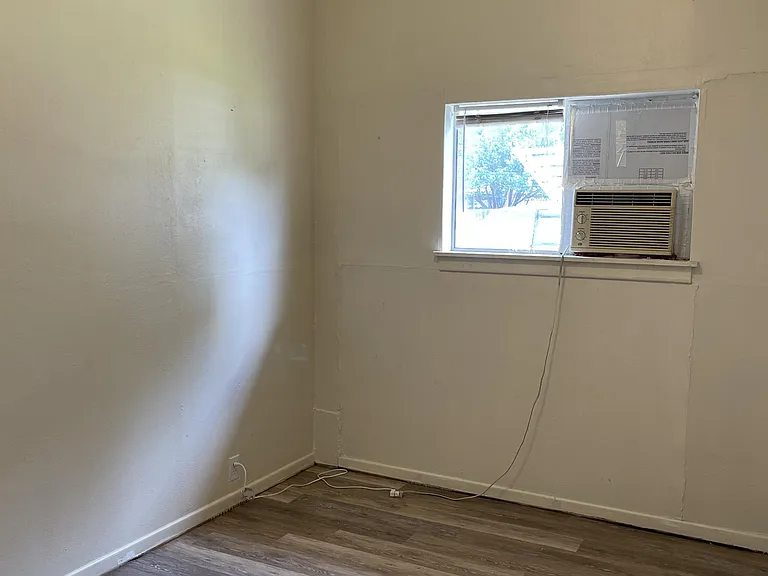 1402 Linden Dr — Photo 14