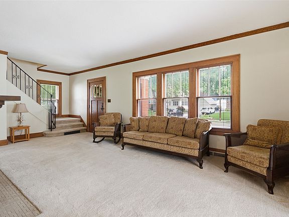 3rd image of 912 37th St
