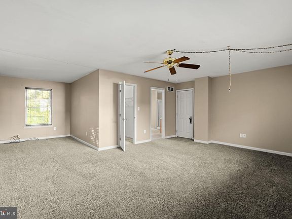 4th image of 10 Brassie Cir