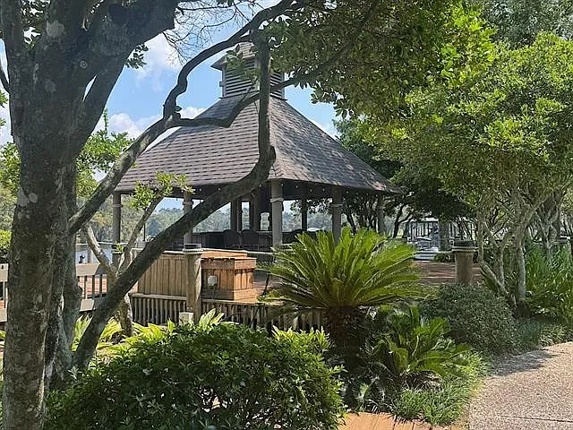 3 bed, 2.0 bath, 2059 sqft, $2,950 — Photo 3