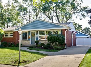 704 N Wille St, Mount Prospect, IL 60056
