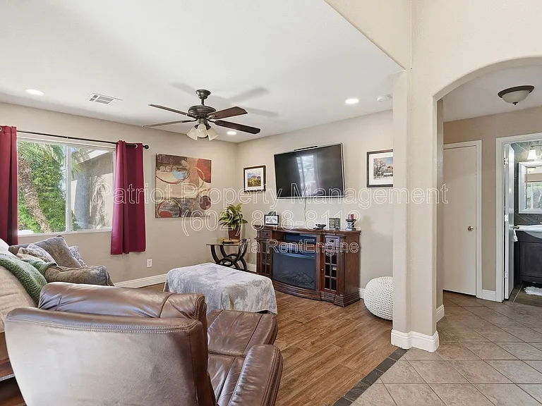 8629 W Echo Ln — Photo 5