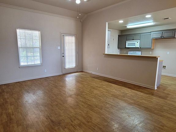 4th image of 127 Oak Dr