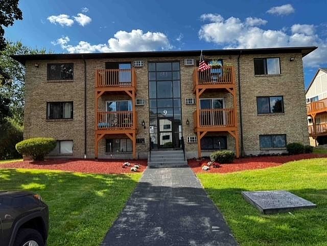 1st image of 9 Lancelot Court #17
