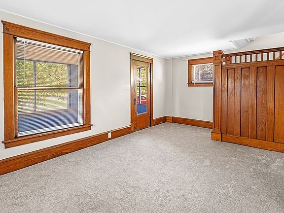 4th image of 2337 22nd St SW