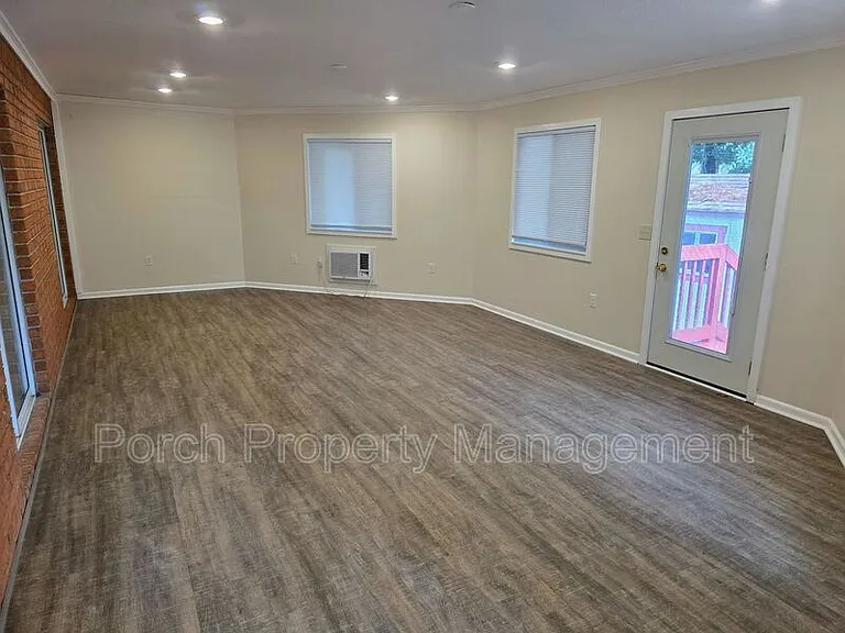 303 Shoreline Dr — Photo 7