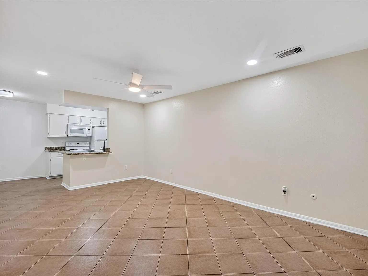 1 bed, 1.5 bath, $1,250 — Photo 4