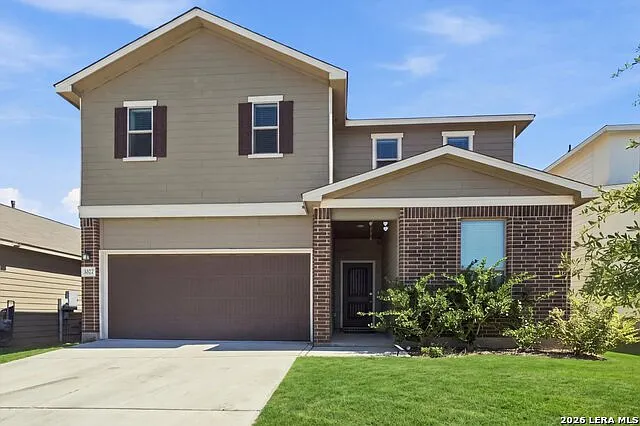 4 bed, 2.5 bath, 2403 sqft, $2,200 — Photo 2