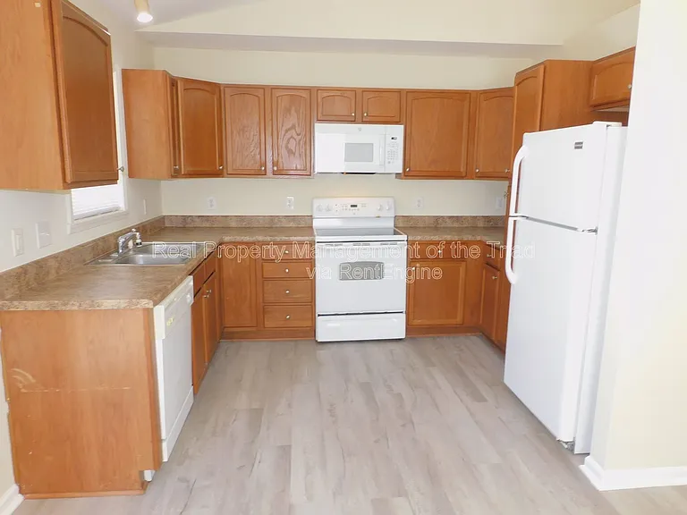 1856 Oakhurst Park Ln — Photo 11