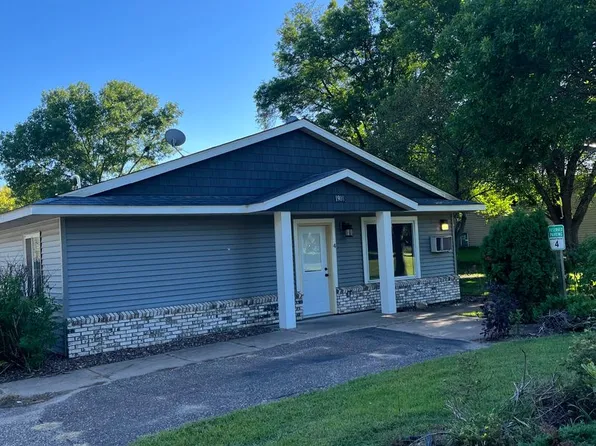 Mardi Gras Apartments, 1908 2nd Ave NE APT 4, Menomonie, WI 54751