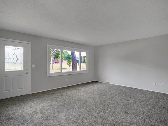3rd image of 1143 White Bear Ave N