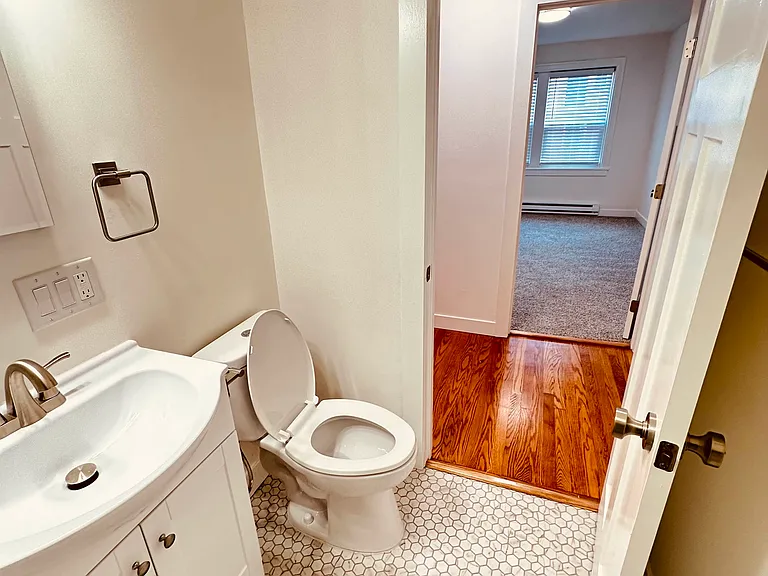 325 Summit Ave E #7 — Photo 10