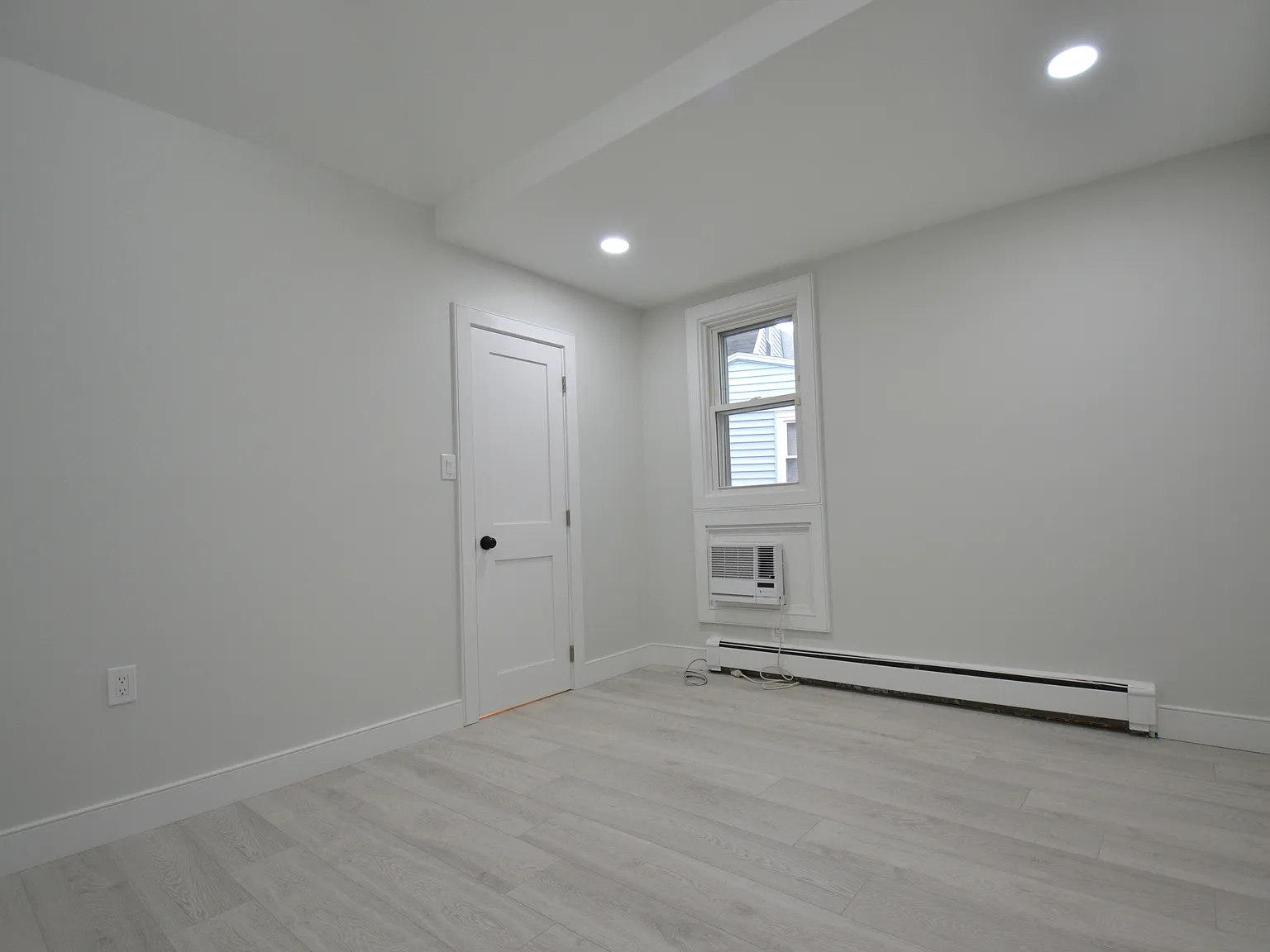 2 bed, 836 sqft, $3,100 — Photo 3