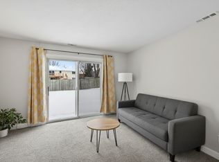 842 Woodgate Dr #211, Vadnais Heights, MN 55127