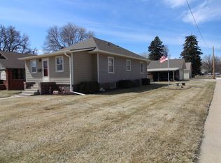 721 Sheridan St, Holdrege, NE 68949