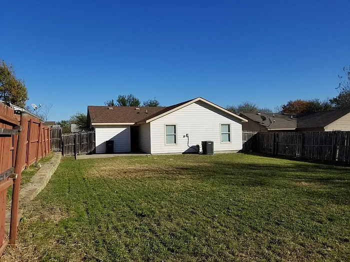 709 Pride Ct — Photo 18