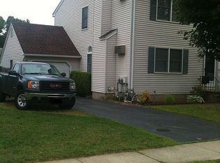 33 Rossetto Dr, Manchester, CT 06042