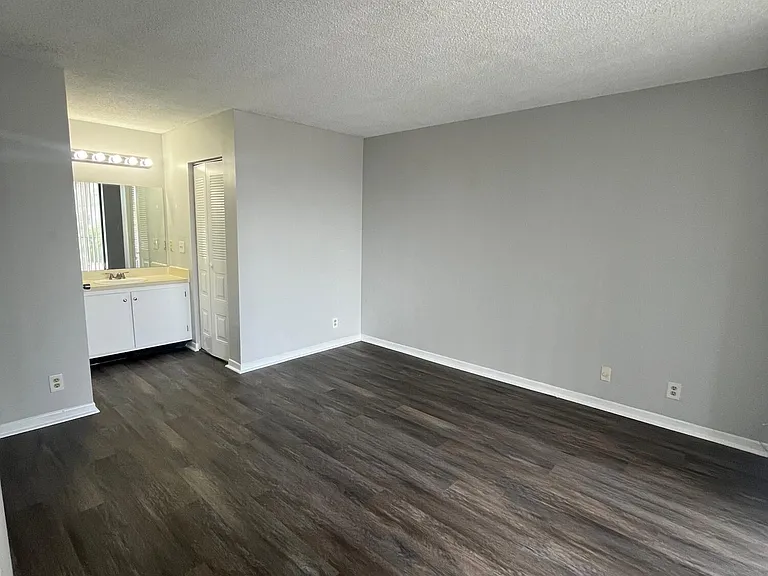 728 Executive Center Dr #21 — Photo 7