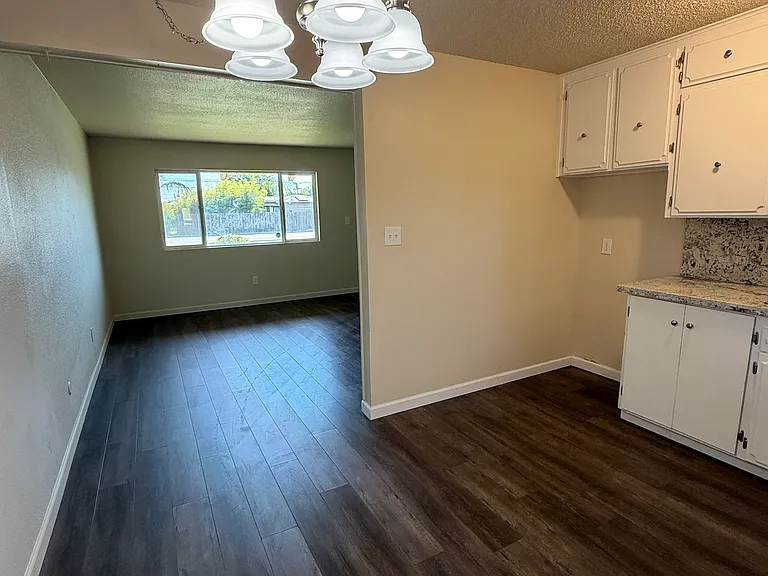 1720 W Ashlan Ave — Photo 3