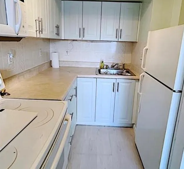 1200 Colonnades Dr #208 — Photo 14