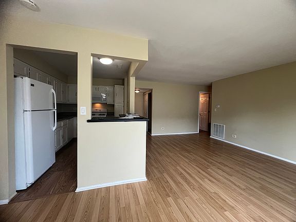 4th image of 1102 Hinswood Dr